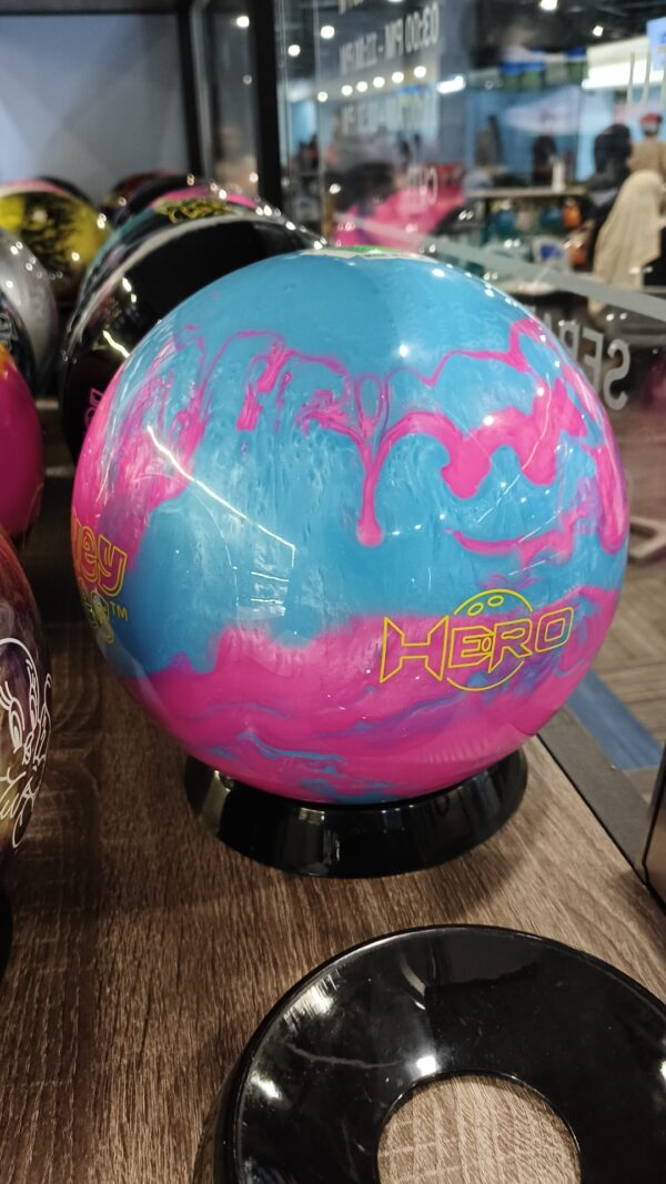 DC Hero Looney Tunes Bowling ball - Image 2