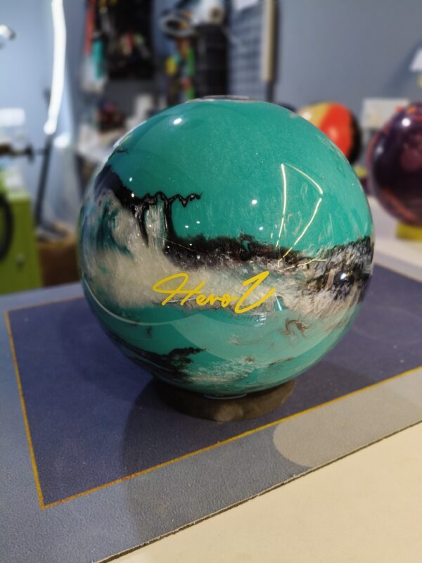 DC Hero Looney Tunes Bowling ball - Image 3